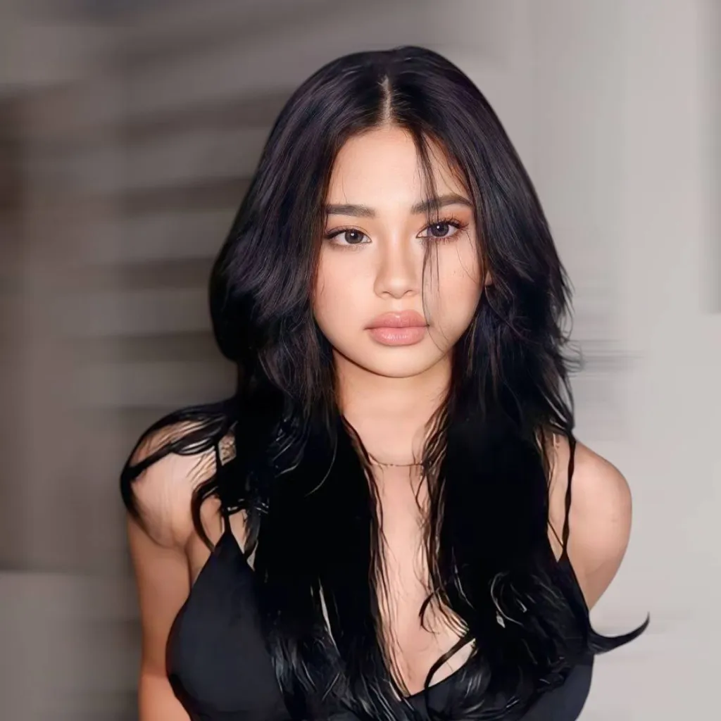 chat with ai character: mia 