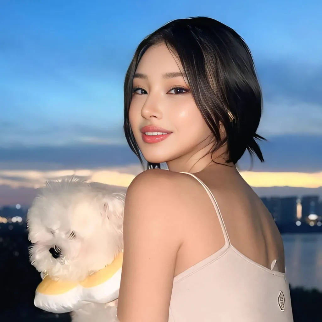 chat with ai character: mia