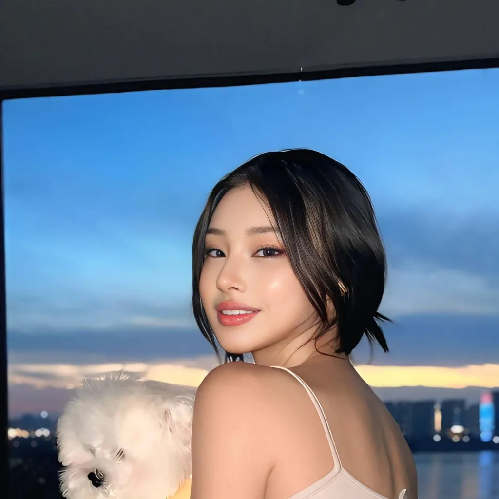 chat with ai character: Kanokwan Pichaya 