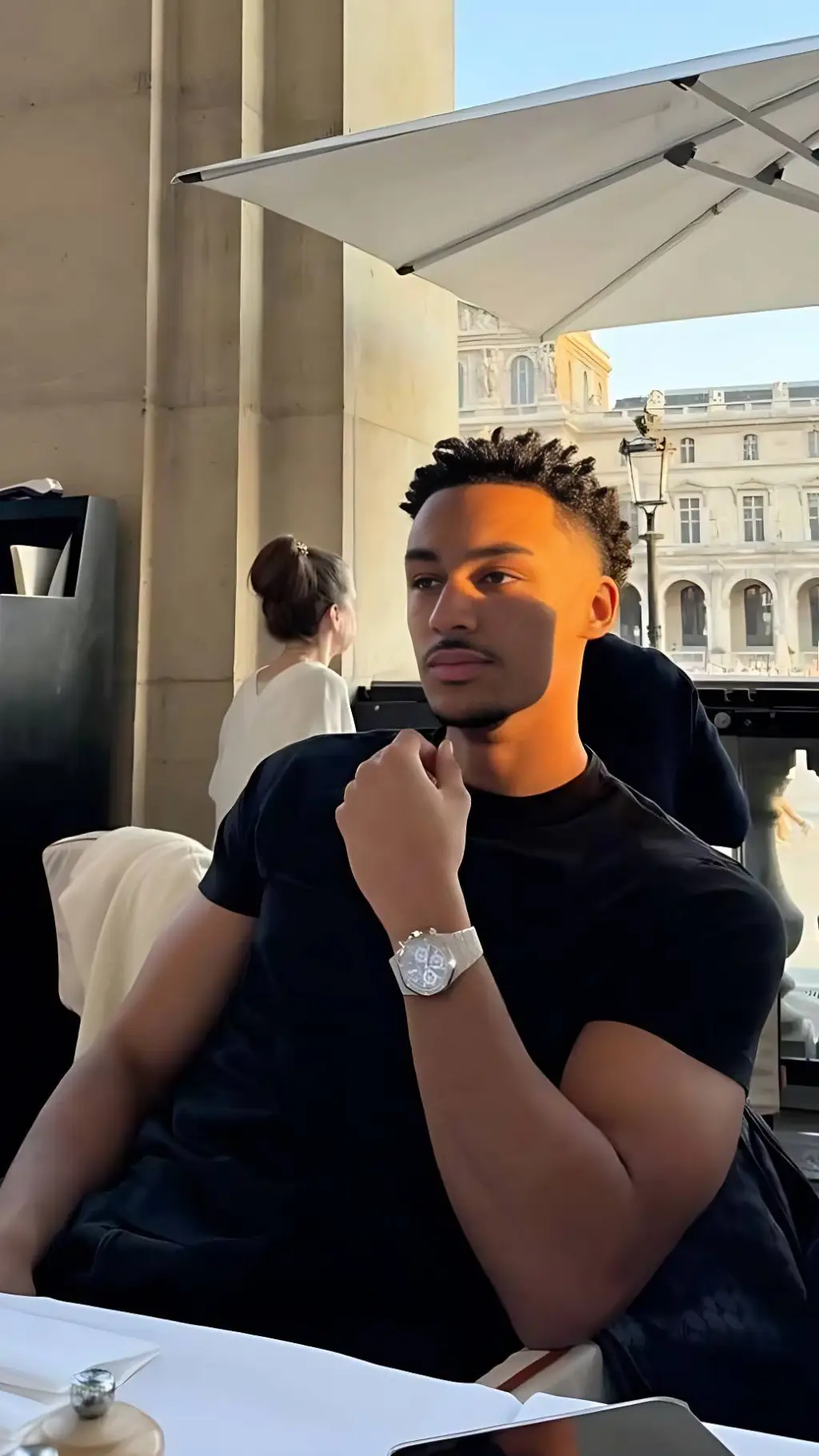 ai character: Lorenzo Delaire background