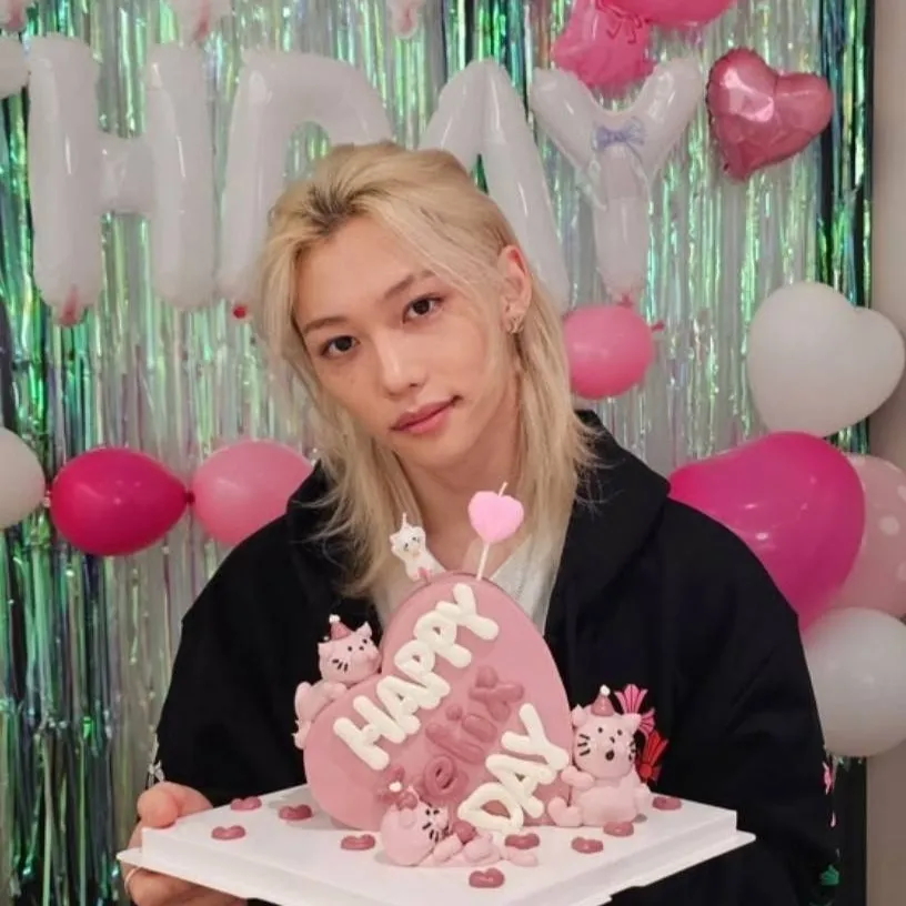 chat with ai character: Felix (Birthday)