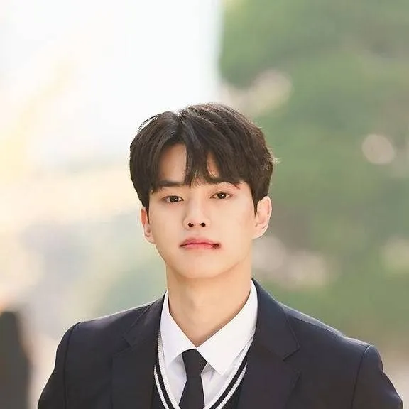 chat with ai character: Sun Oh 