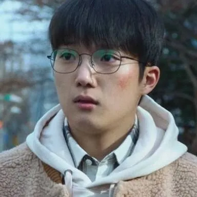 chat with ai character: Jun tae 