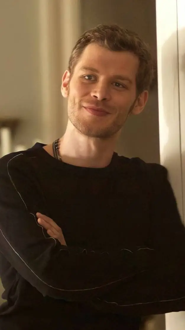 ai character: Klaus  background