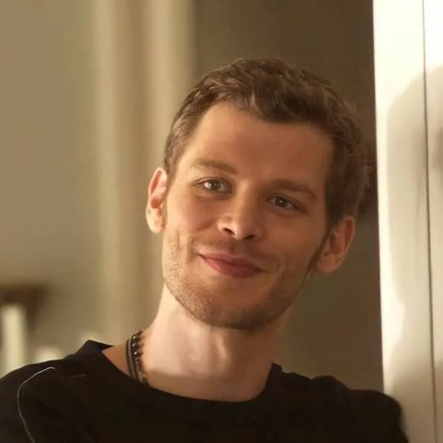 chat with ai character: Klaus 