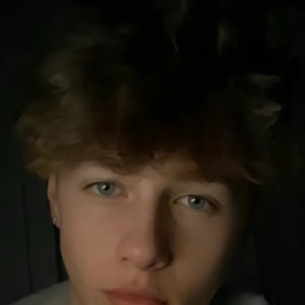 chat with ai character: Ash