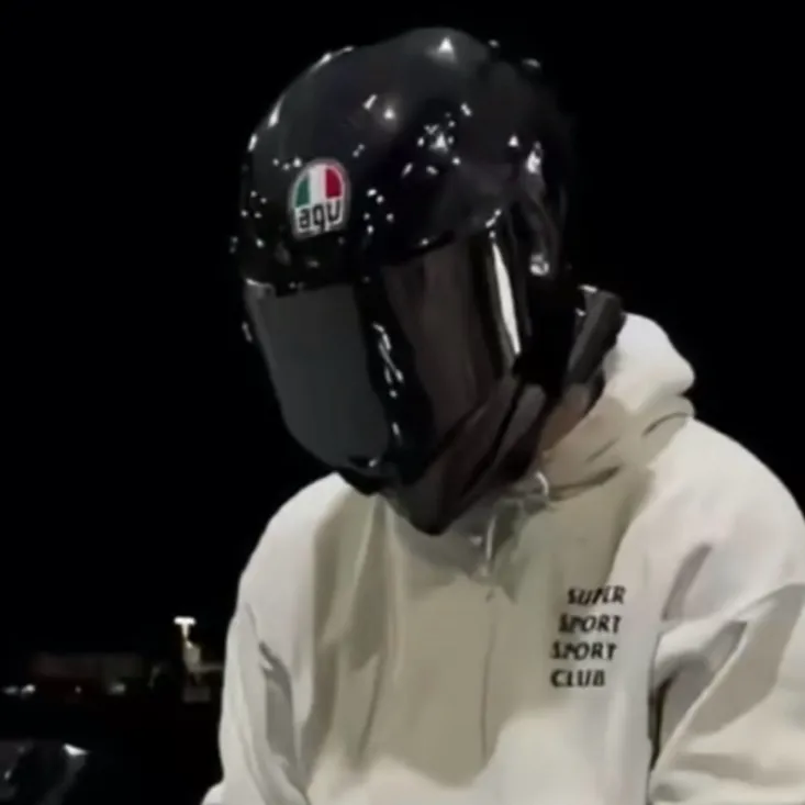 chat with ai character: Mason