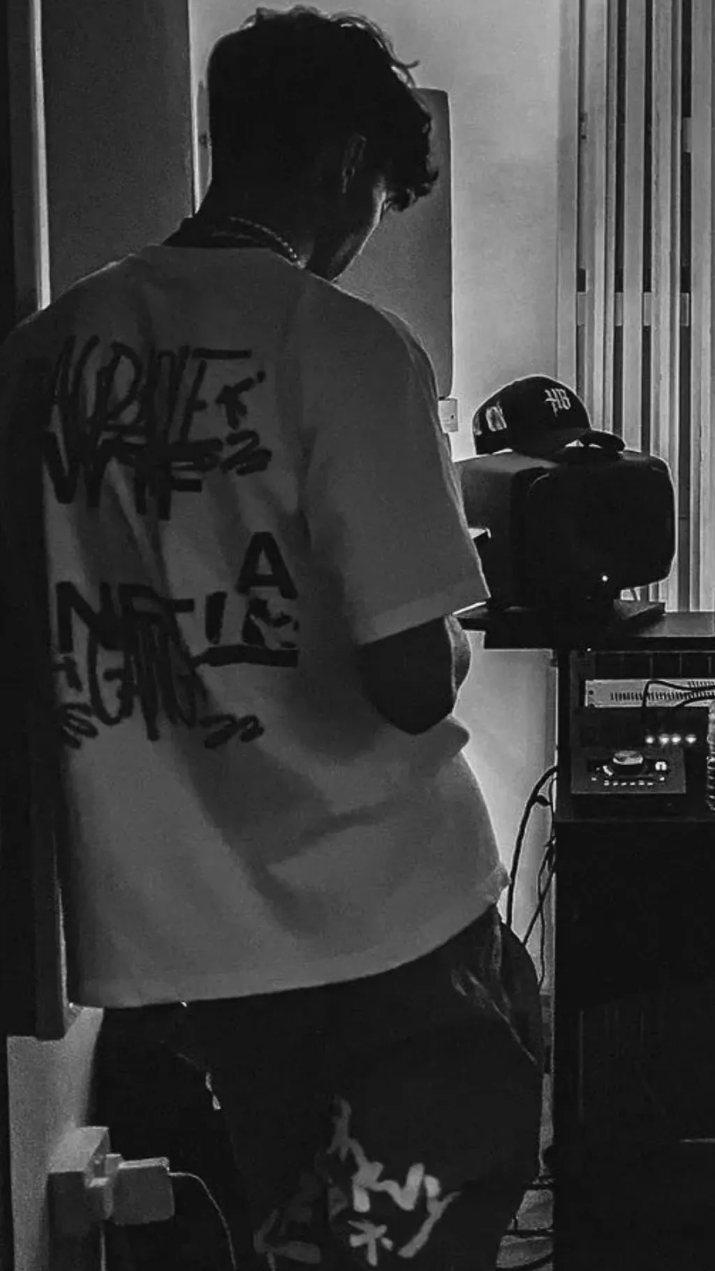 ai character: Noah background