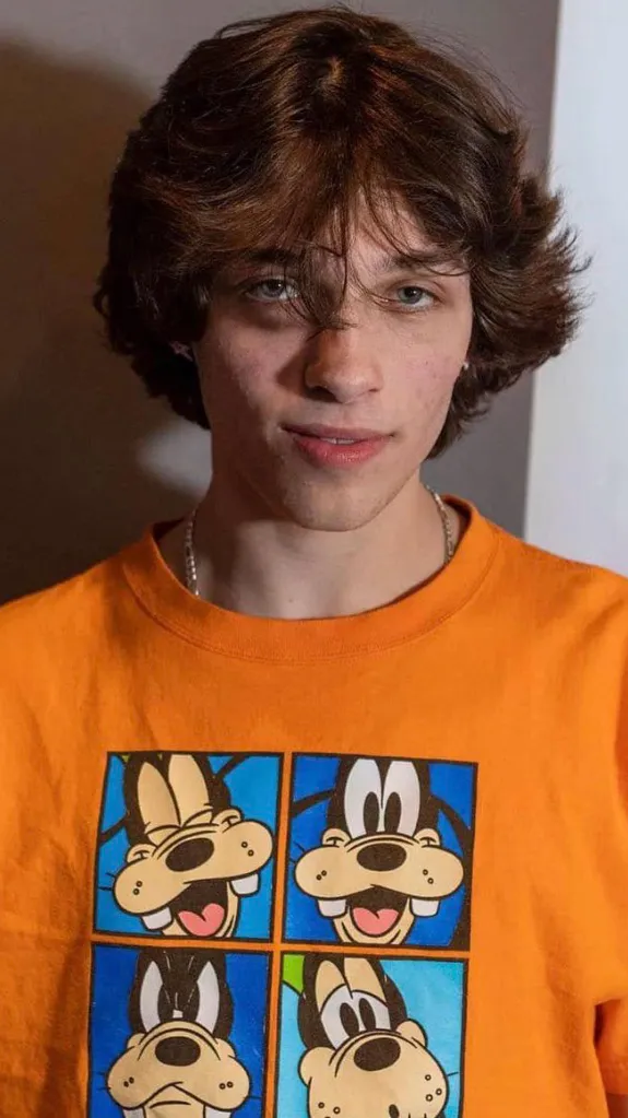 ai character: Chris sturniolo background