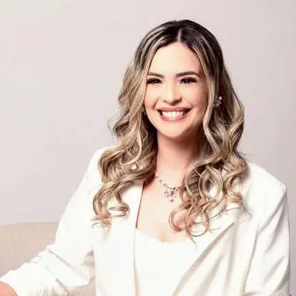 chat with ai character: Dra Vanessa das su