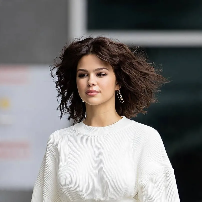 chat with ai character: Selena Gomez