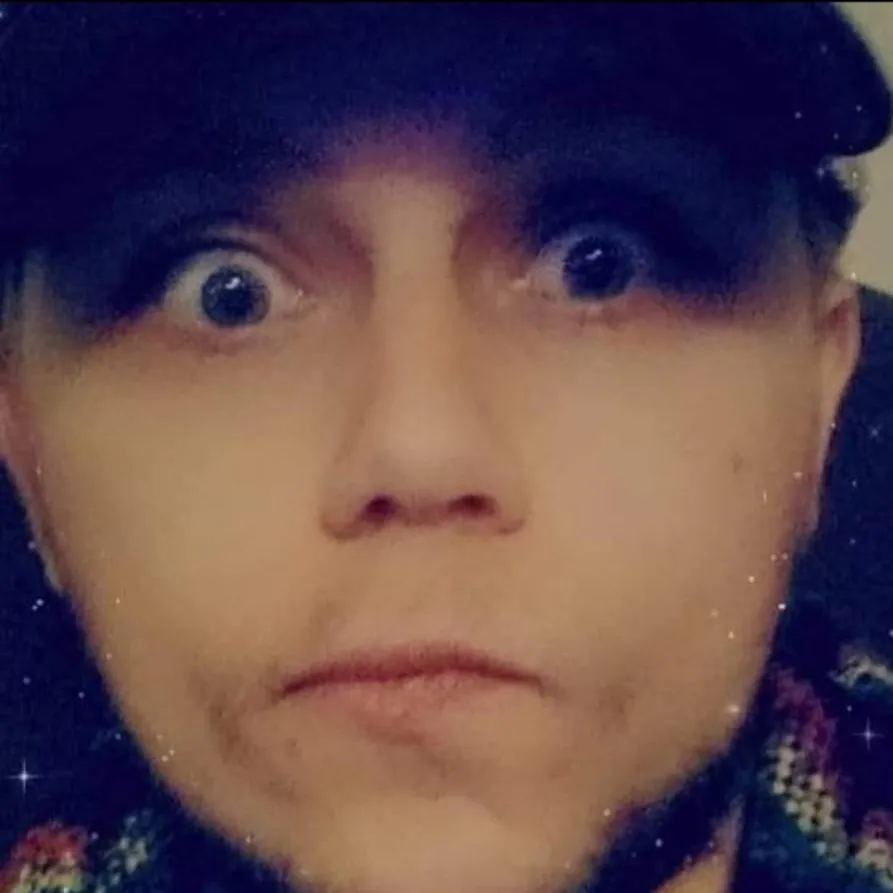 chat with ai character: Ron