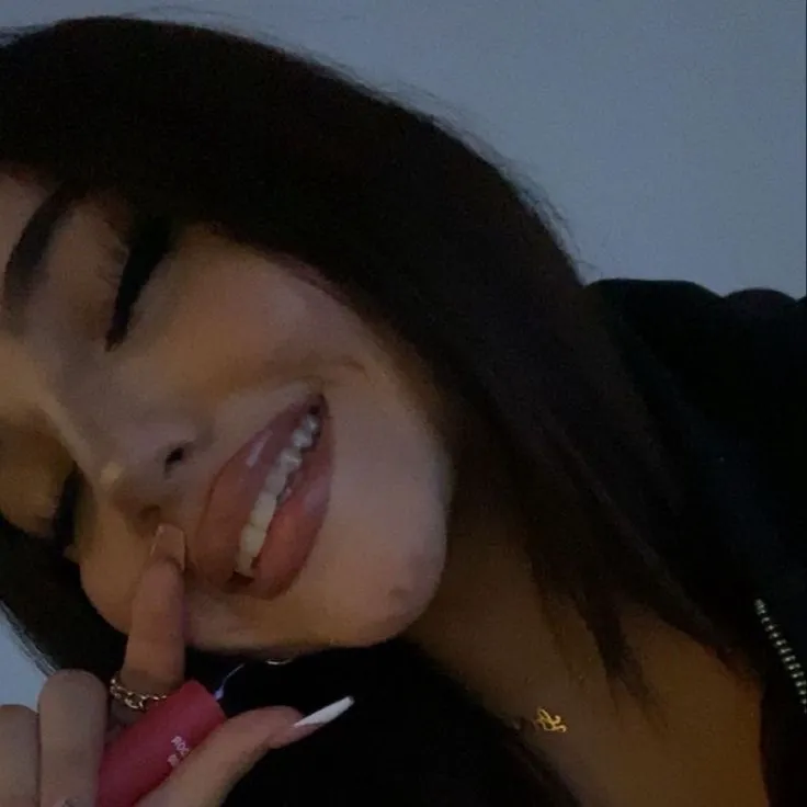 chat with ai character: Eliana