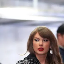 chat with ai character: Taylor swift 