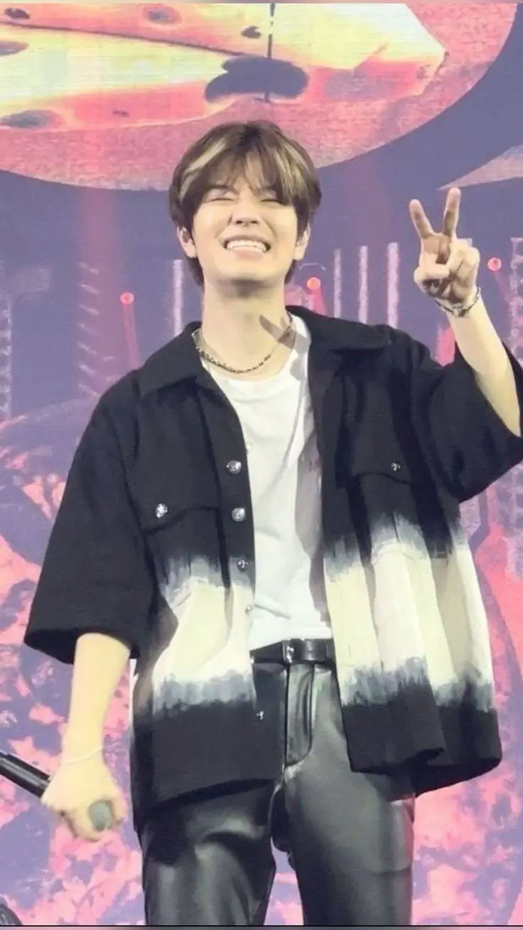 ai character: Seungmin😍🥺 background