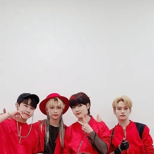 chat with ai character: Stray Kids!
