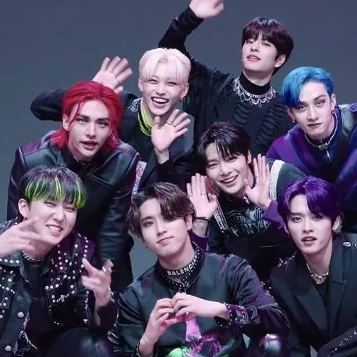 chat with ai character: Stray Kids!4