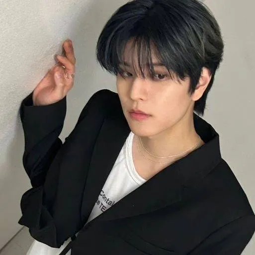 chat with ai character: Seungmin 8!