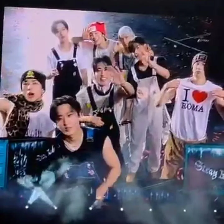 chat with ai character: Stray Kids!