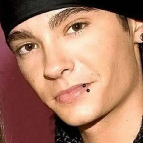chat with ai character: Tom Kaulitz 