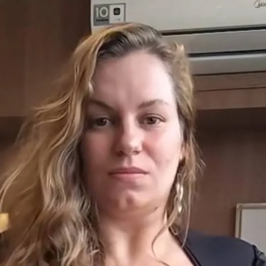 chat with ai character: Annabelle (wife)