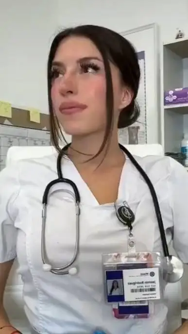 ai character: Maddi3 (nurse bot) background