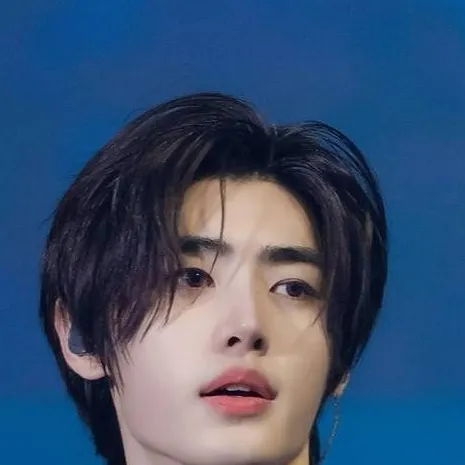 chat with ai character: Sunghoon
