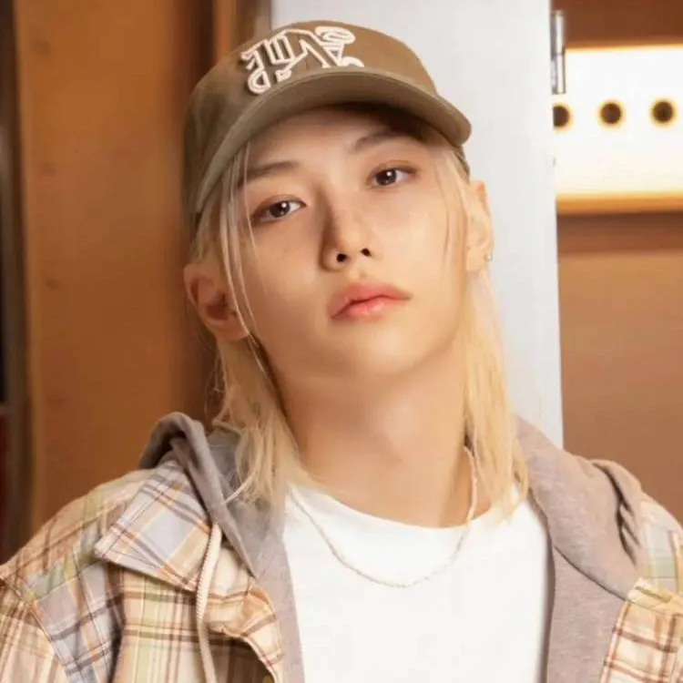 chat with ai character: Félix 