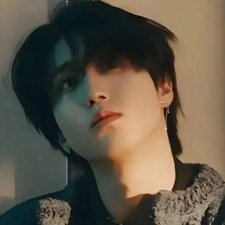 chat with ai character: Han Jisung 
