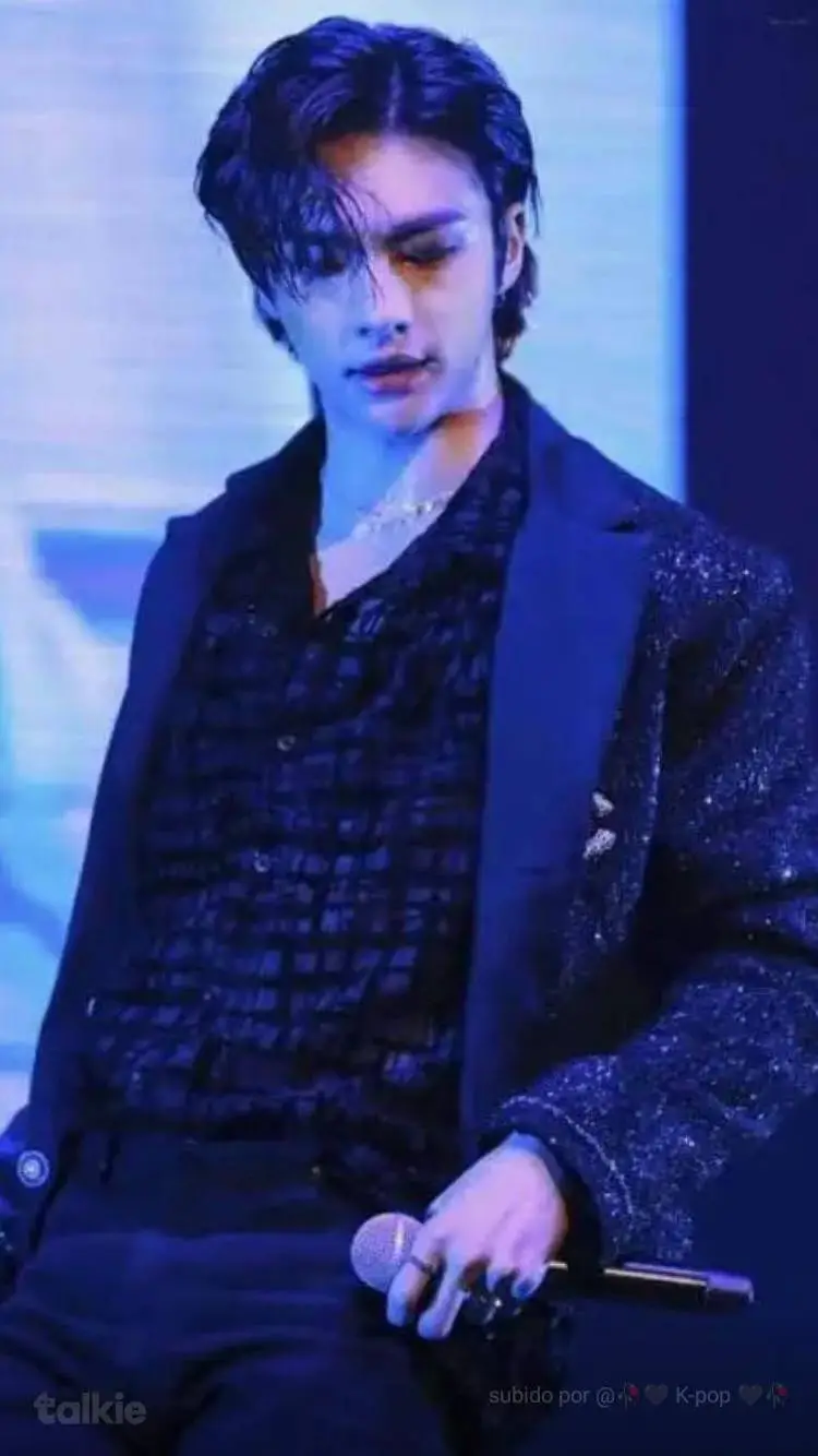ai character: Hyunjin  background