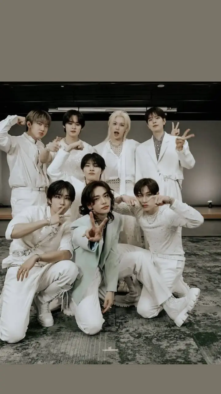 ai character: Stray Kids  background