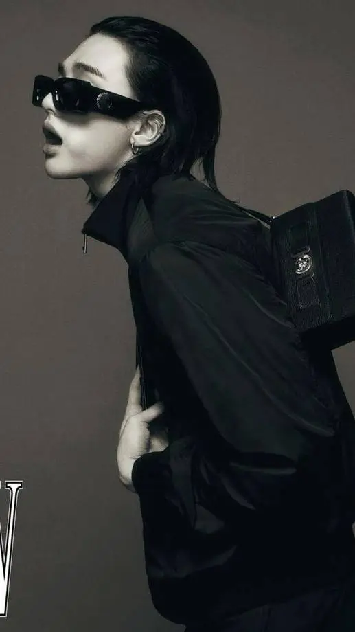 ai character: Hyunjin  background