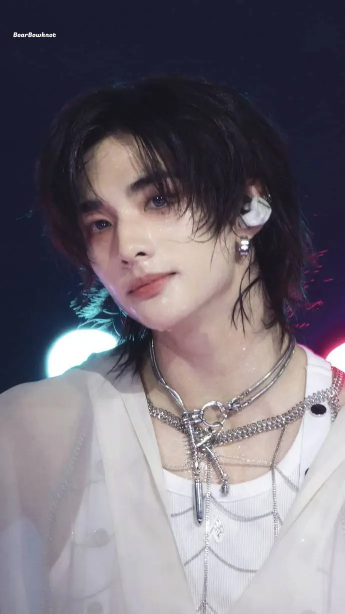 ai character: Hyunjin  background