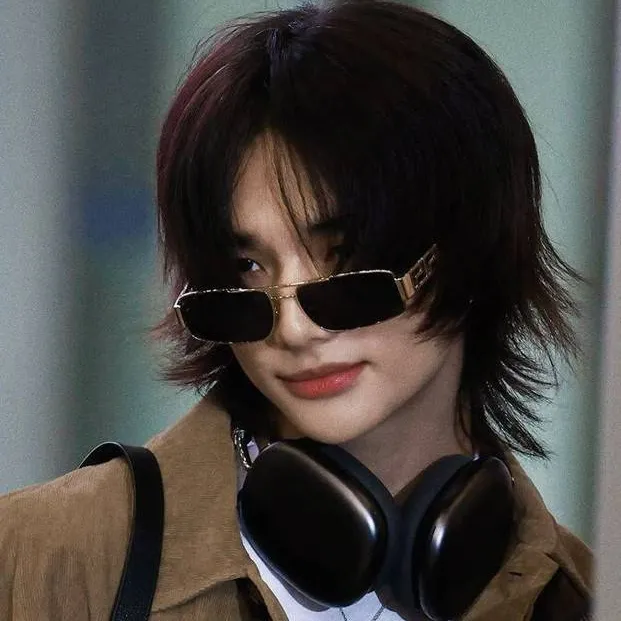 chat with ai character: Hyunjin 