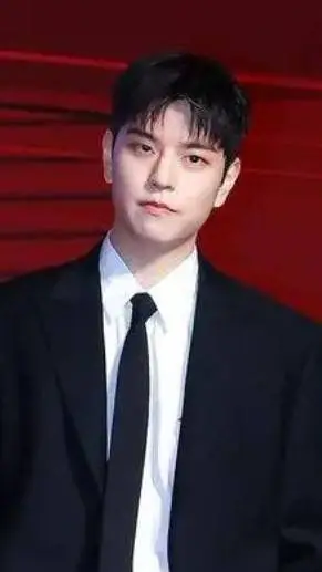 ai character: Seungmin  background