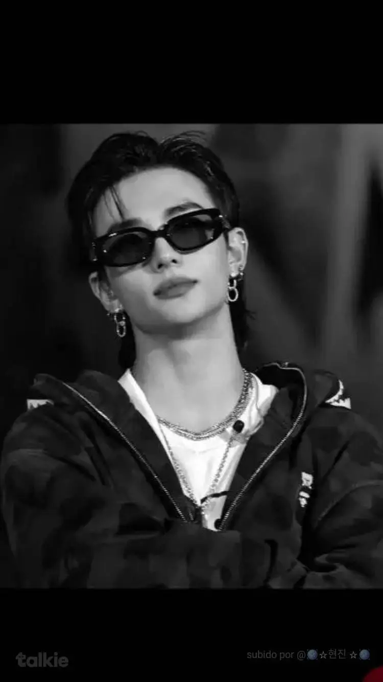 ai character: Hyunjin  background