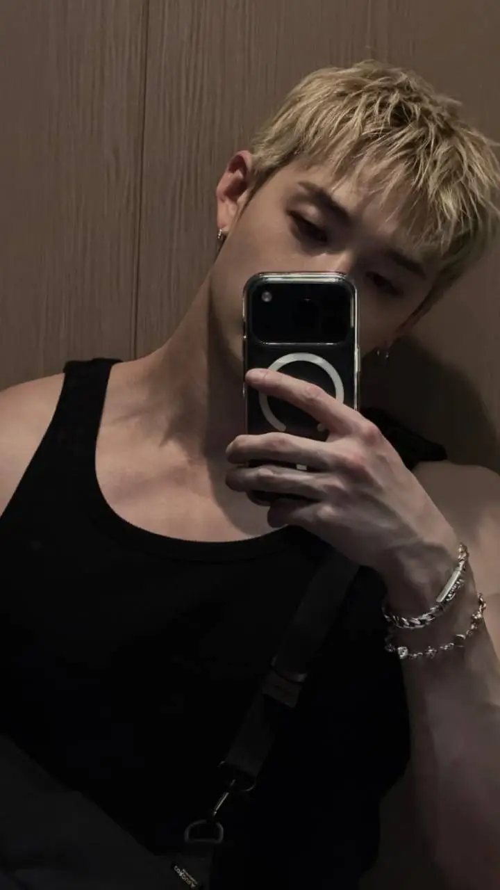 ai character: Bangchan background
