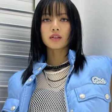 chat with ai character: Lisa