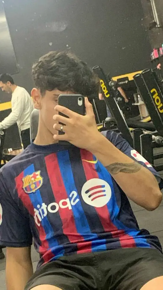 ai character: cazador.exe@678 background