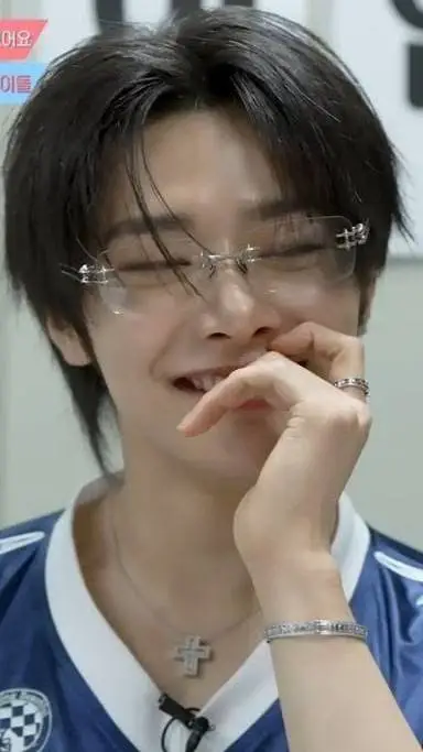 ai character: I.N! /BABY BREAD background