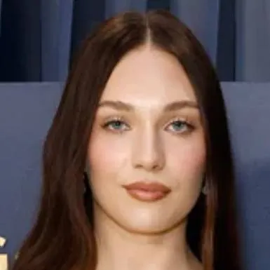 chat with ai character: Maddie Ziegler 