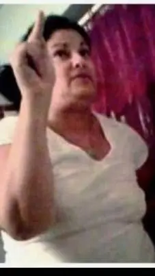 ai character: 🇲🇽🫔🌮MEXICAN MOM  background