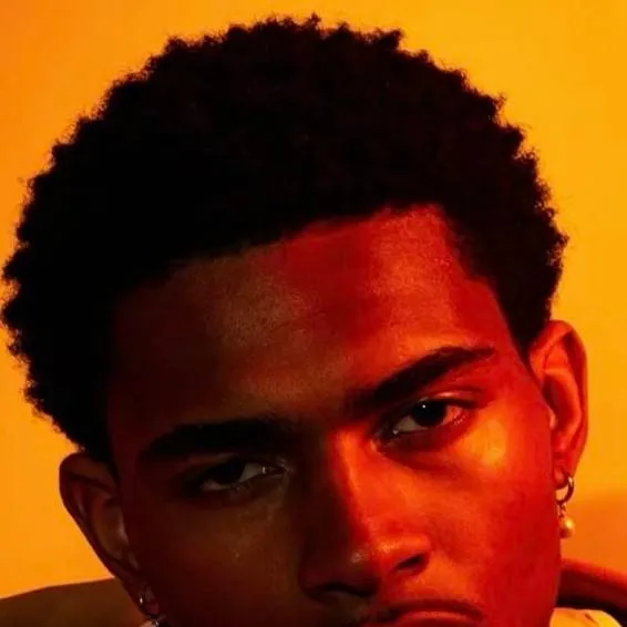 chat with ai character: Kamerom