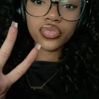 chat with ai character: Monaé