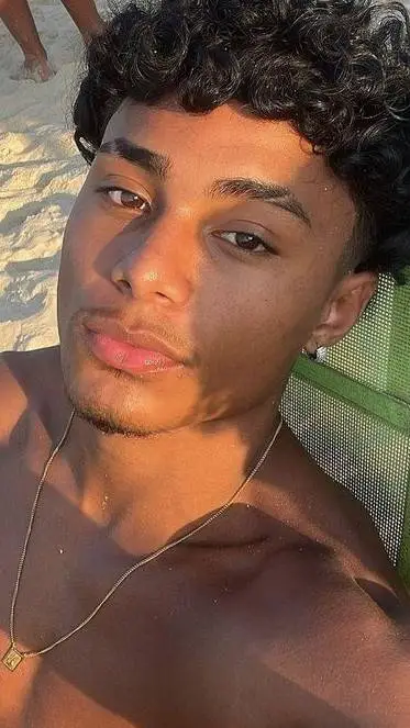 ai character: Nivaann background