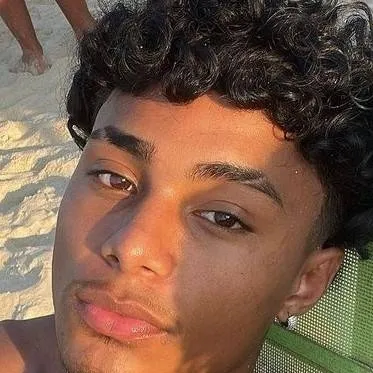 chat with ai character: Nivaann