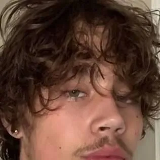 chat with ai character: Jonah