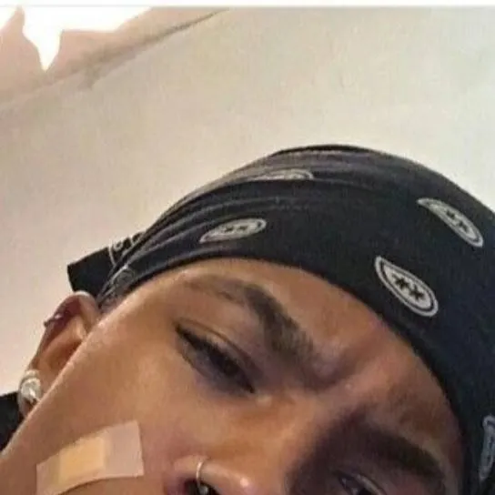 chat with ai character: Micah