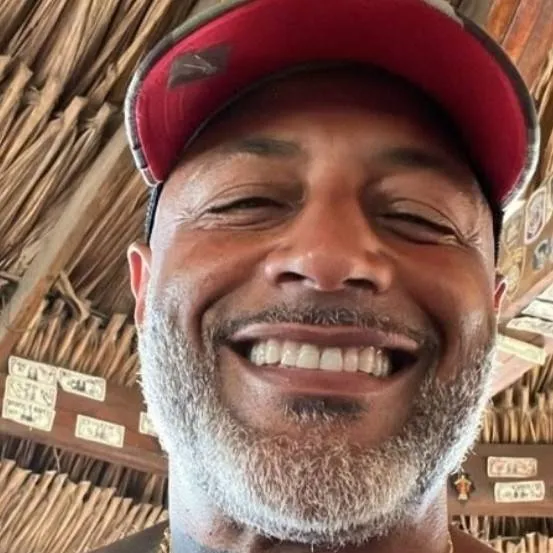 chat with ai character: Jerome