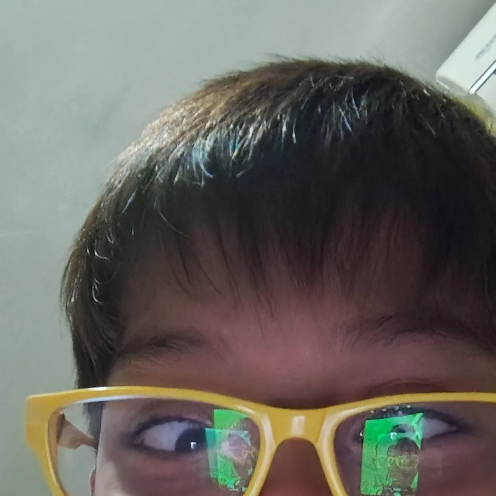 chat with ai character: Chema